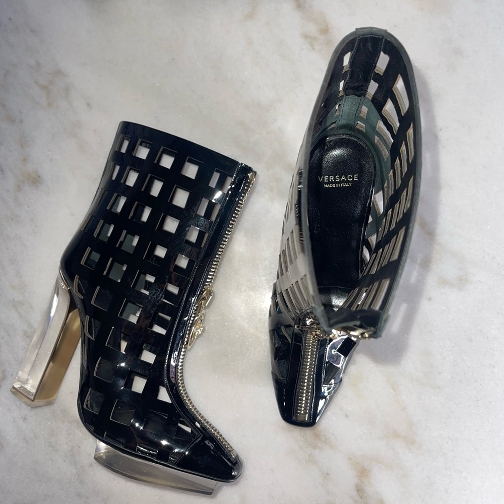 Versace Black Patent Leather Plexiglass PVC Platform Cutout Caged Boots Moody - Picture 13 of 17